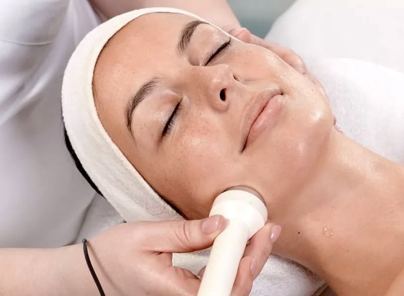 Anti-aging facial treatment in Los Angeles at EstheticsLA