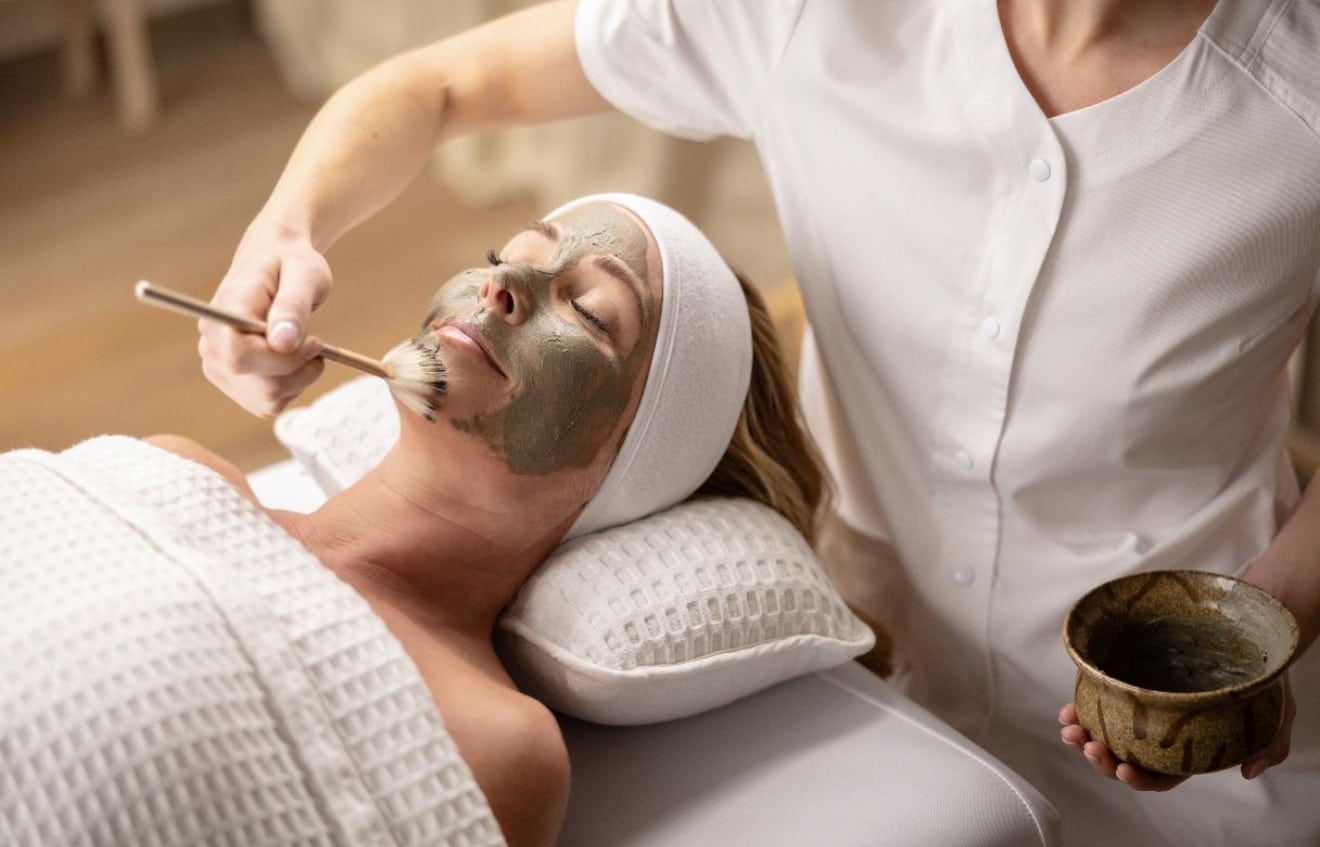 Customized signature facial in Los Angeles at EstheticsLA